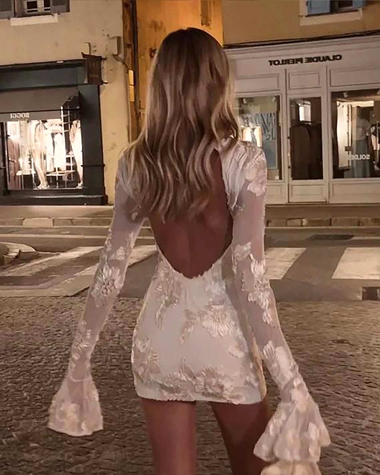 Stunning mini dress with intricate floral appliqués